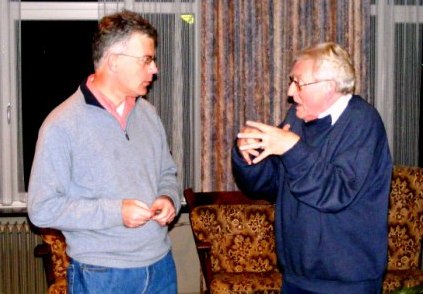 Jim Greene en Jan Mol in discussie..Dongen 20 november 2007